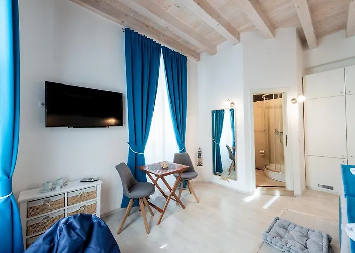 Nautica Room 1 - Old Town